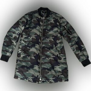 Forever 21 Men’s Small camouflage longline bomber jacket.